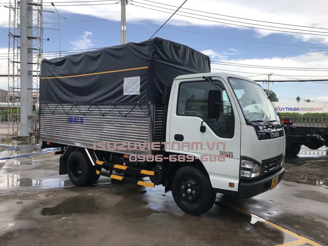 XE TẢI THÙNG MUI BẠT 2.49 TẤN ISUZU QKR77FE4