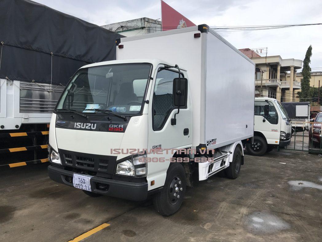XE TẢI THÙNG KÍN 2.49 TẤN ISUZU QKR77FE4