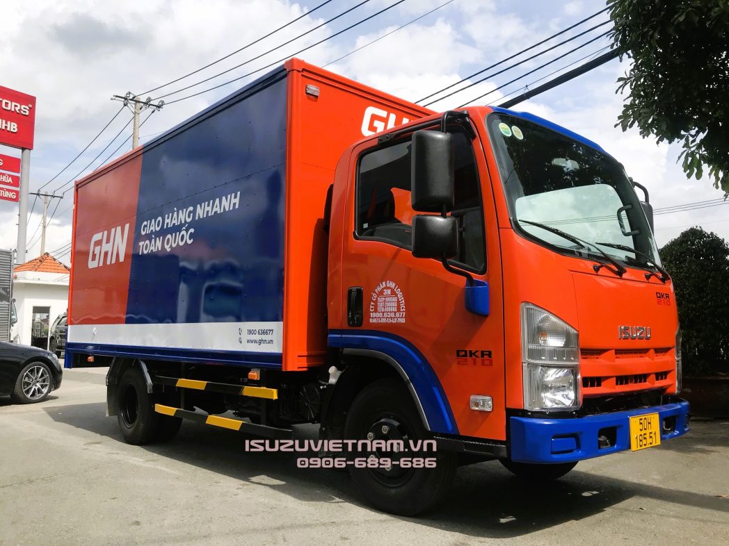 Giá Bán XE TẢI THÙNG KÍN 2 CỬA TOLE SƠN 1.995 TẤN ISUZU QMR77HE4A ...