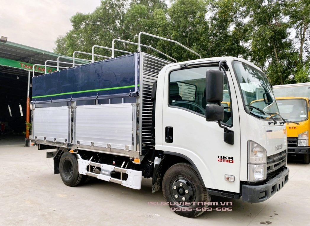 XE TẢI THÙNG MUI BẠT NHÔM 1.995 TẤN ISUZU QLR77FE4 – ĐẦU VUÔNG