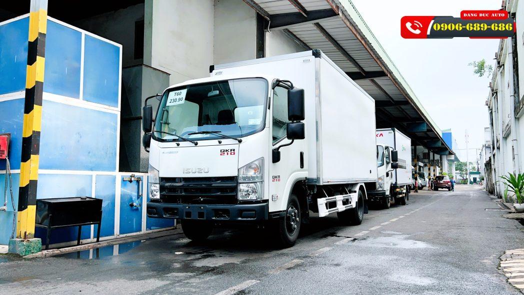 XE TẢI THÙNG KÍN 1.99 TẤN ISUZU QMR77HE4A (QKR210)