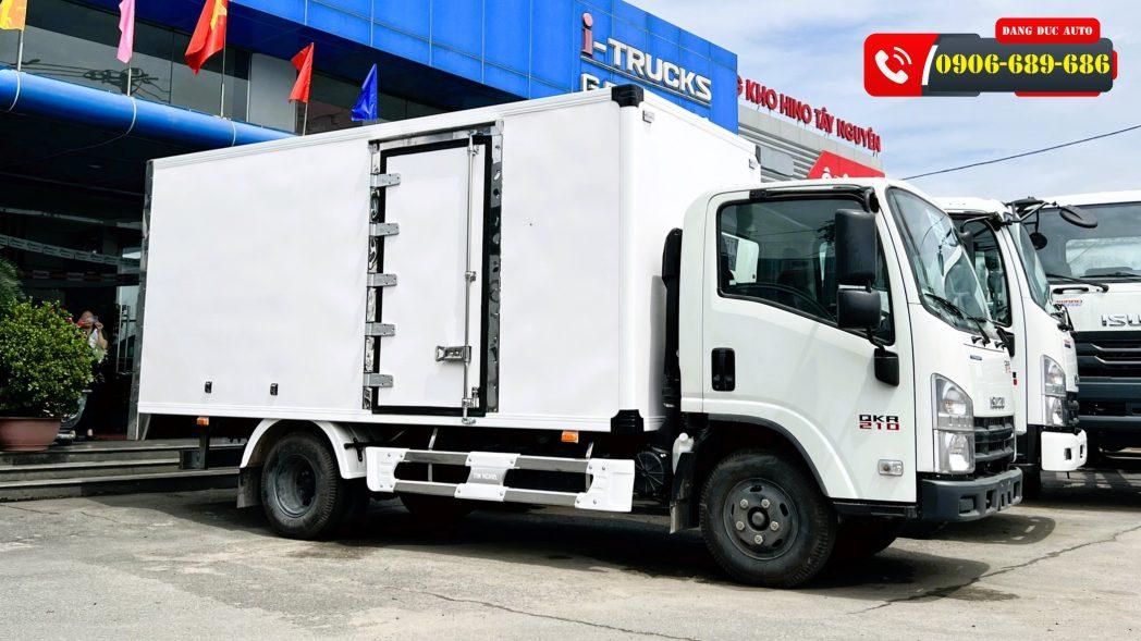 XE TẢI THÙNG KÍN COMPOSITE 1.99 TẤN ISUZU QMR77HE4A (QKR210)